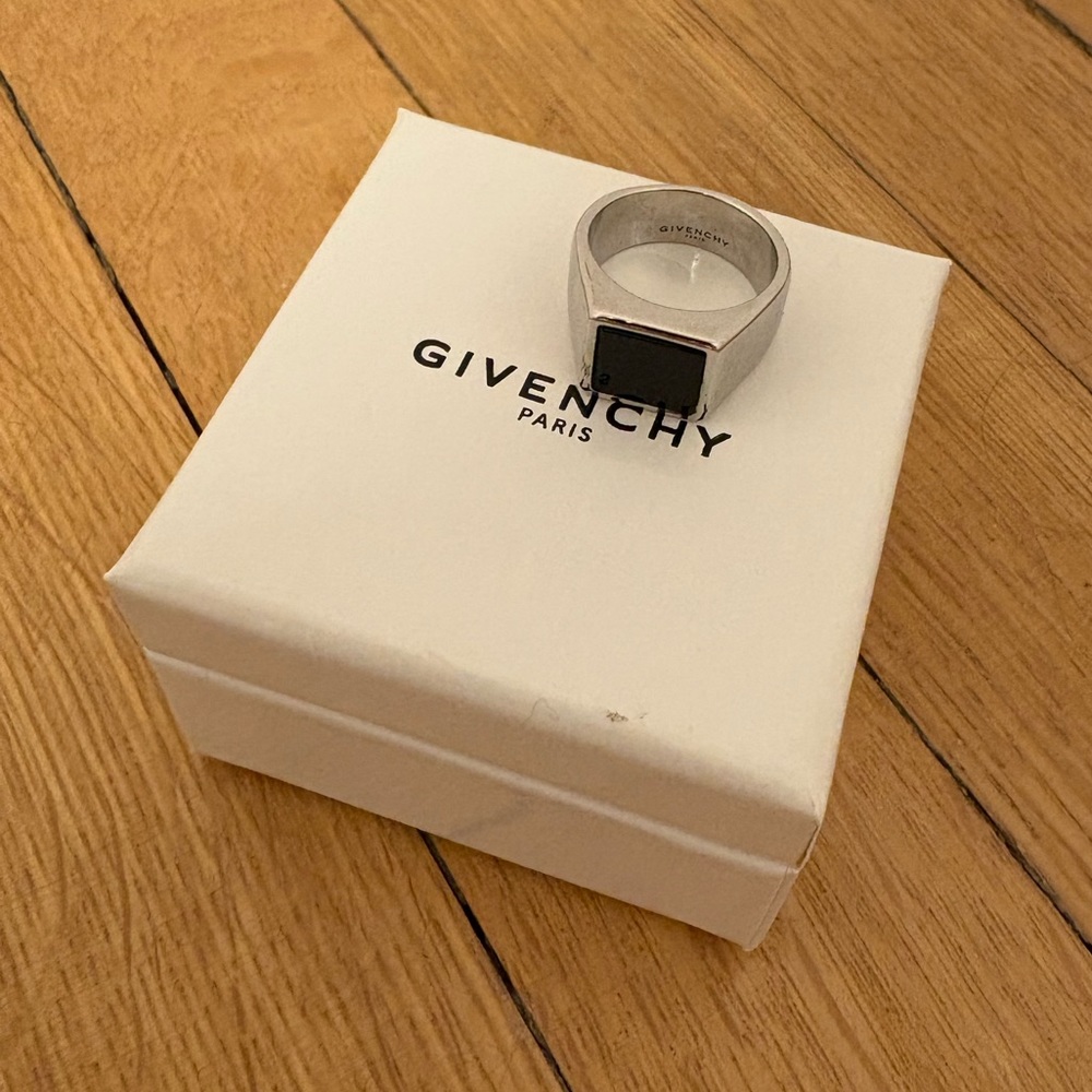 Givenchy ring - Picture 2 of 2